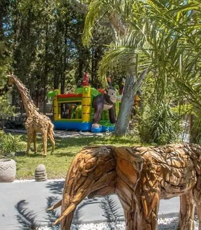 Zecamping 3 Dog Friendly Avec Piscine Dans Un Environnement Calme Campeggio Tuchan