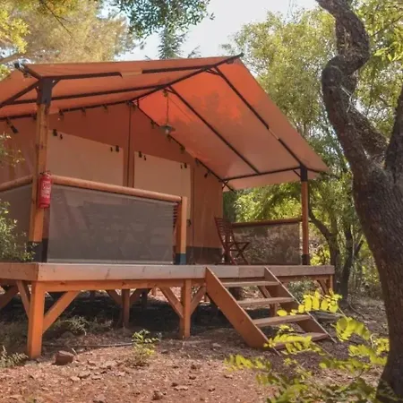 Zecamping 3 Dog Friendly Avec Piscine Dans Un Environnement Calme Campeggio