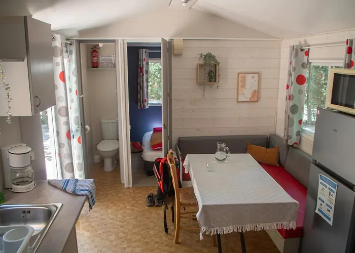 Zecamping 3 Dog Friendly Avec Piscine Dans Un Environnement Calme Campingplads Tuchan