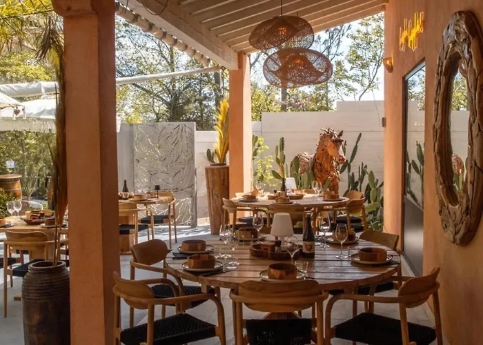 Camping 3 Etoiles - Piscine - Ccbefgh 3*