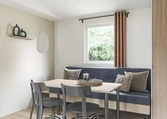 Camping 3 Etoiles - Piscine - Ccbefgh 3*