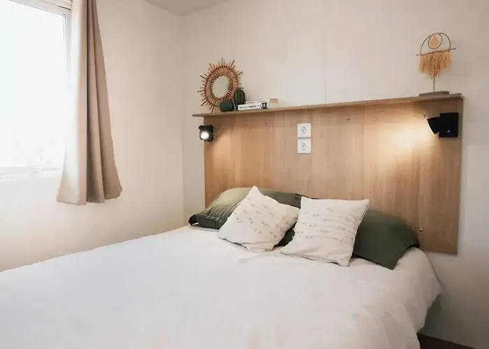 Camping 3 Etoiles - Piscine - Ccbefgh 3*