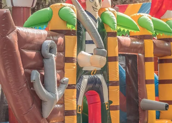 Camping 3 Etoiles - Piscine - Ccbefgh Tuchan